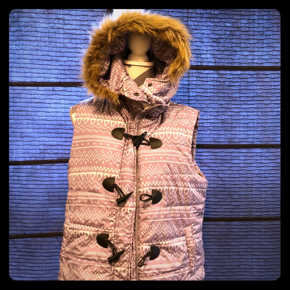 NWT❄️Limited hooded puffy vest❄️